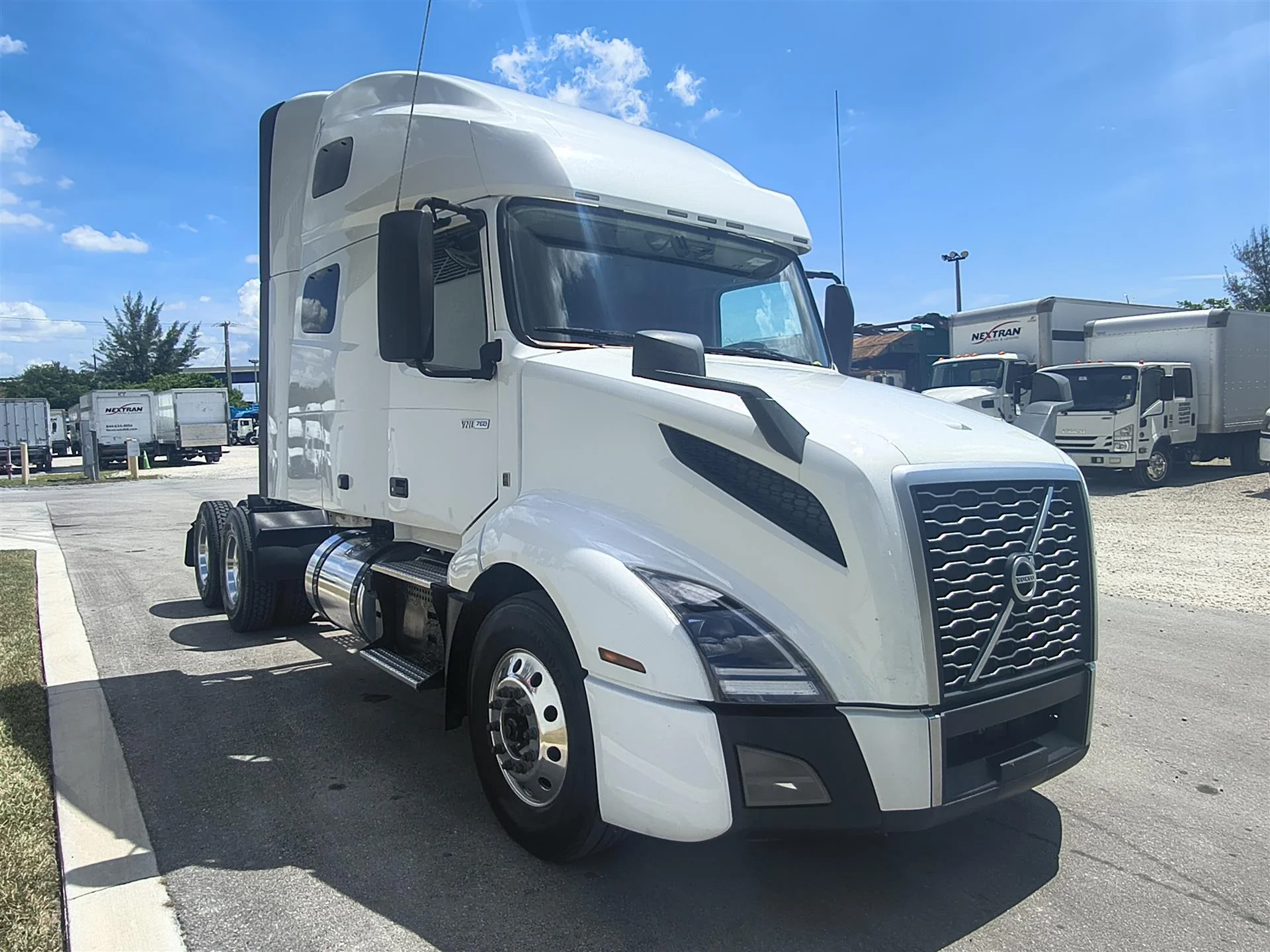 2022 Volvo VNL 760 in Orlando, FL — photo 3