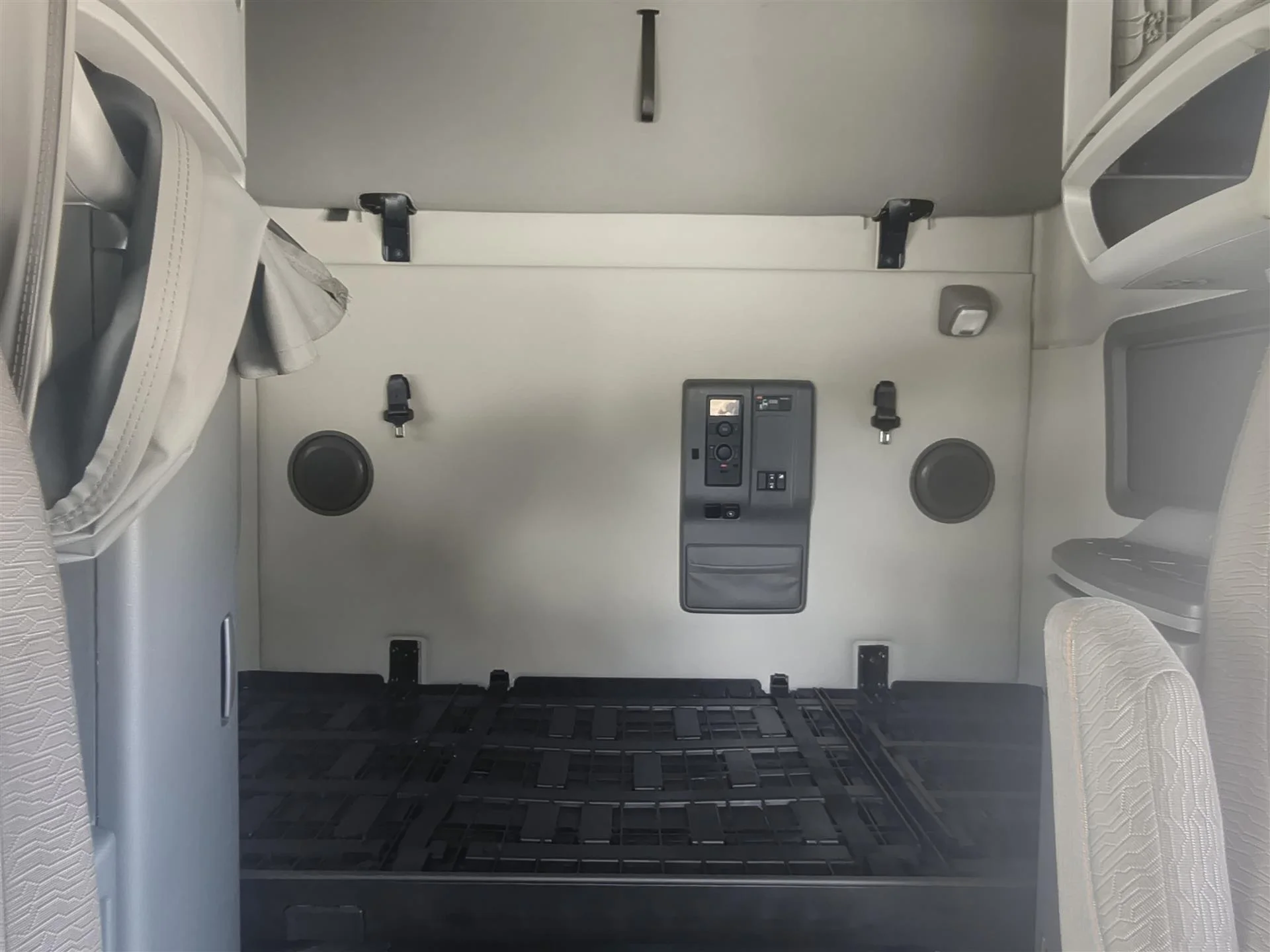 2022 Volvo VNL 760 in Orlando, FL — photo 12