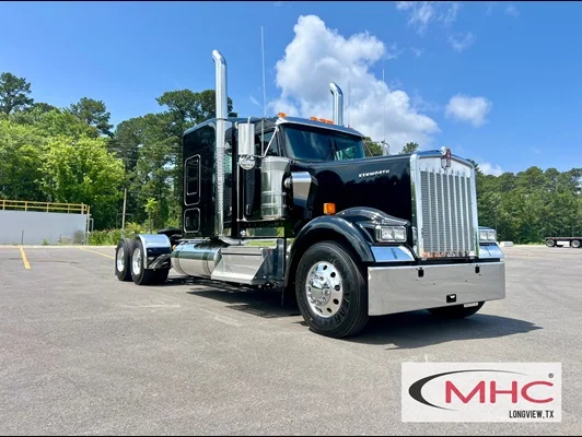 2027 Kenworth W900