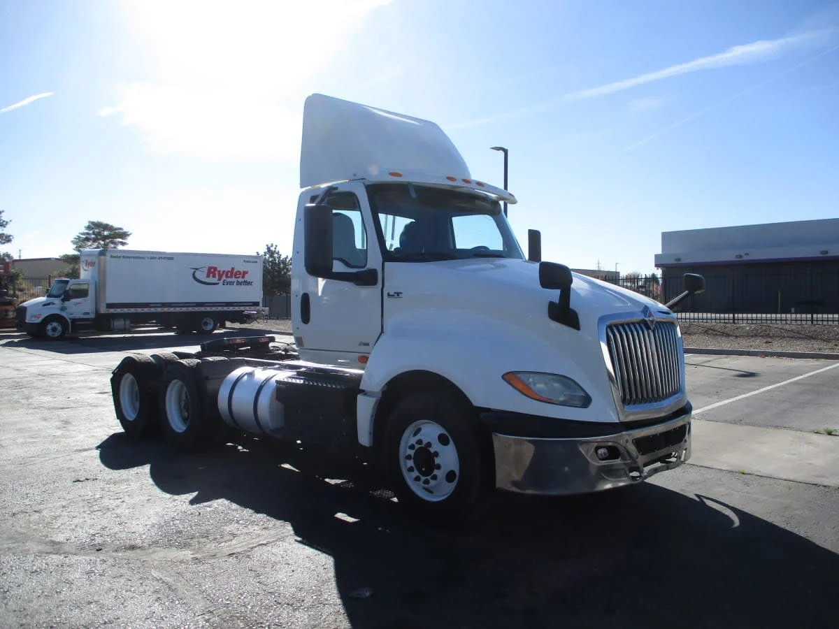 2019 International LT in Commerce City, CO — photo 3