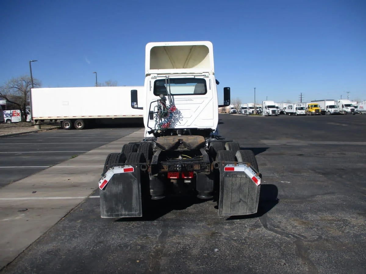 2019 International LT in Commerce City, CO — photo 5