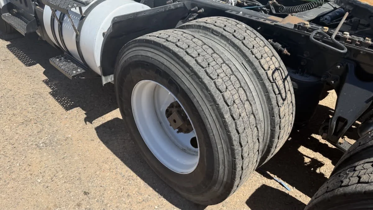 2019 International LT in Phoenix, AZ — photo 14