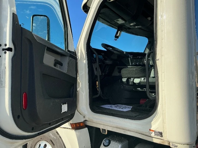 2019 Freightliner Cascadia in Hazleton, PA — photo 9
