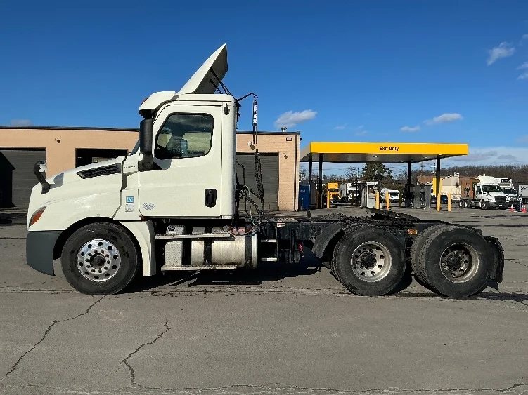 2019 Freightliner Cascadia in Hazleton, PA — photo 4