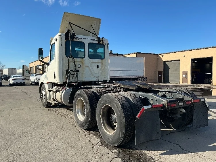 2019 Freightliner Cascadia in Hazleton, PA — photo 5
