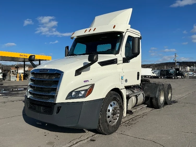 2019 Freightliner Cascadia in Hazleton, PA — photo 3