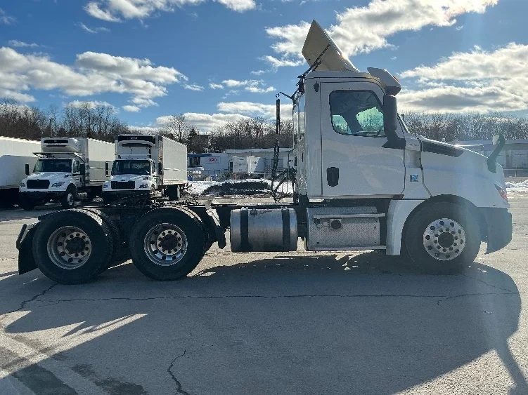 2019 Freightliner Cascadia in Hazleton, PA — photo 8