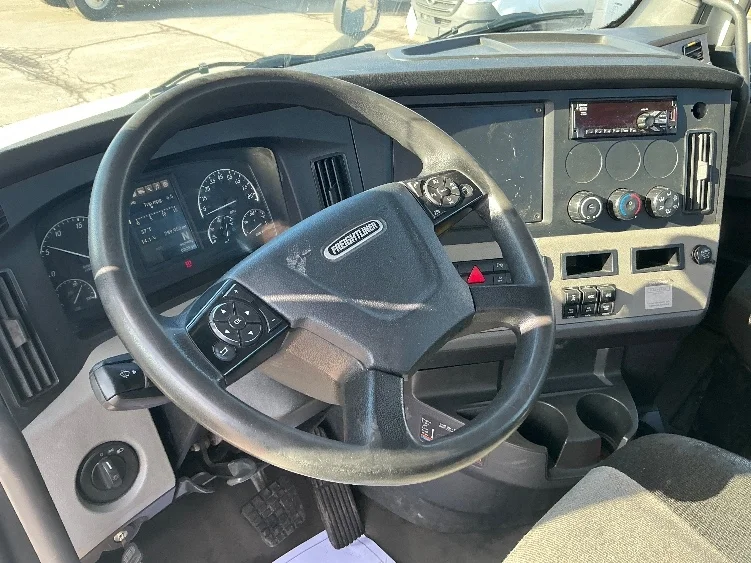 2019 Freightliner Cascadia in Hazleton, PA — photo 10