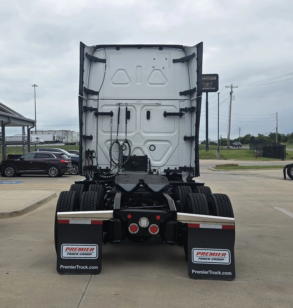 2025 Freightliner Cascadia — photo 6
