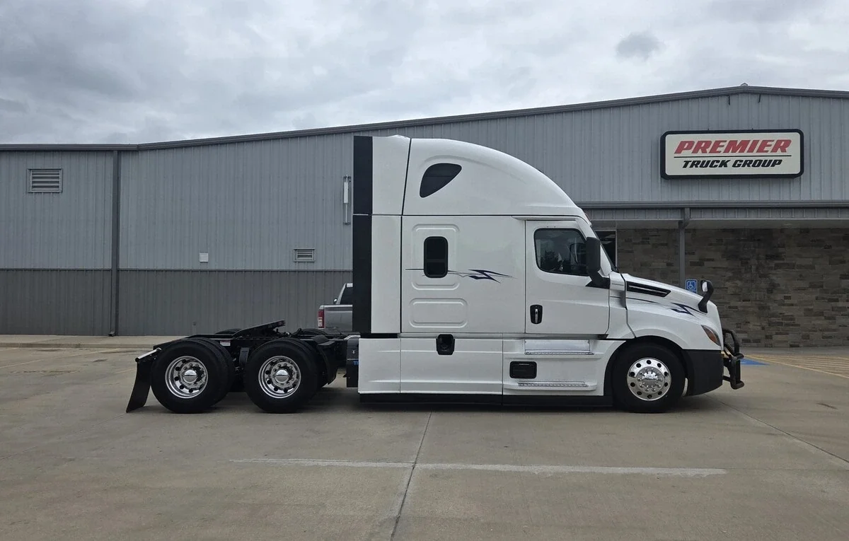 2025 Freightliner Cascadia — photo 4