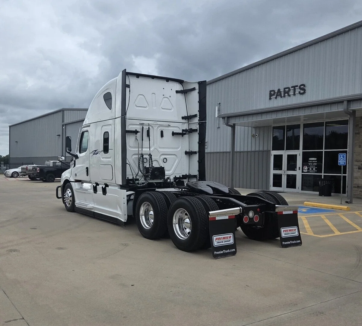 2025 Freightliner Cascadia — photo 7