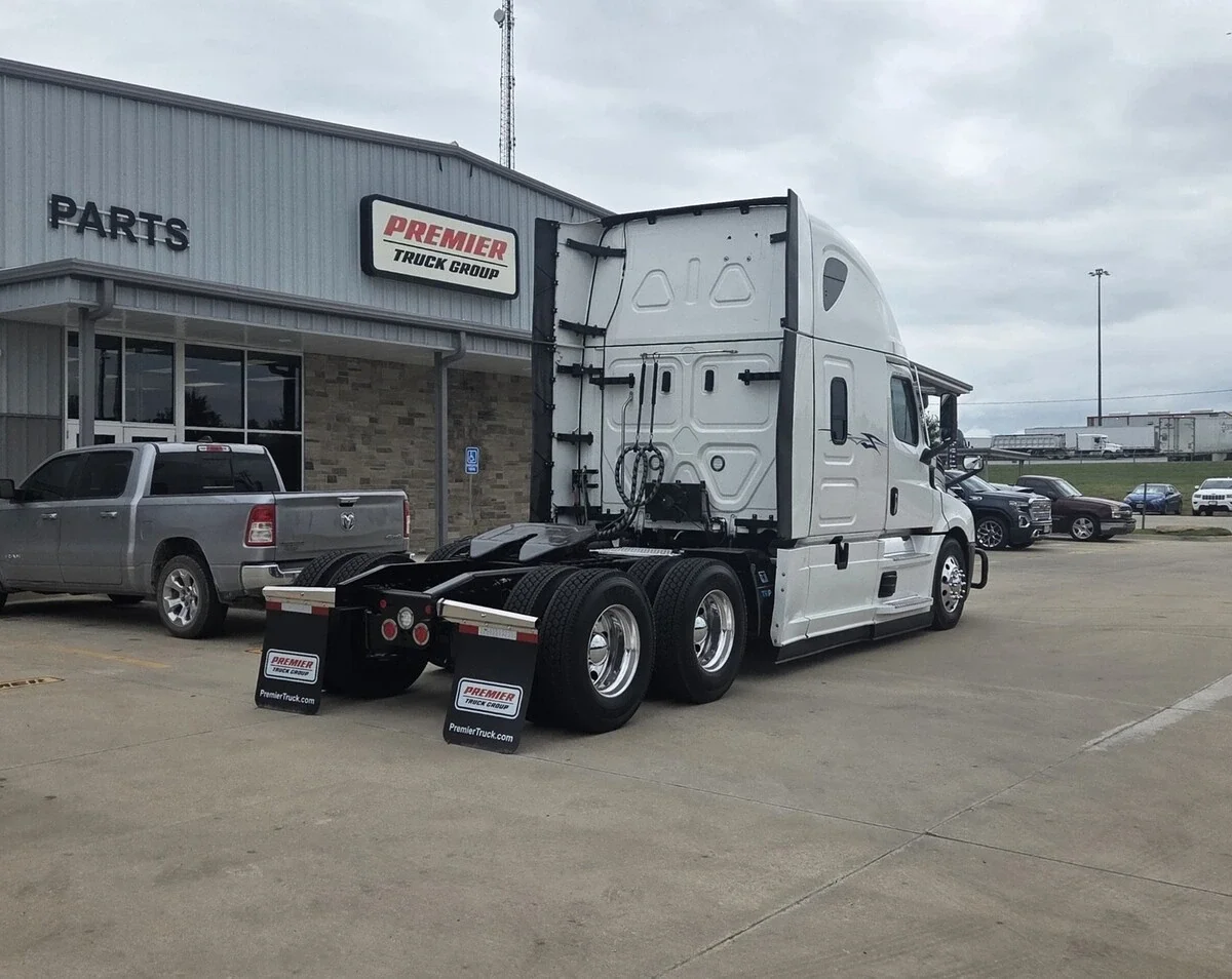 2025 Freightliner Cascadia — photo 5