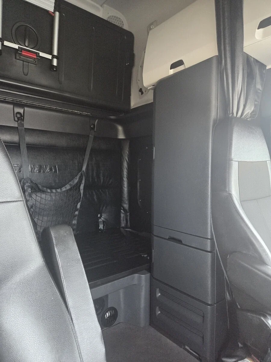2025 Freightliner Cascadia — photo 12