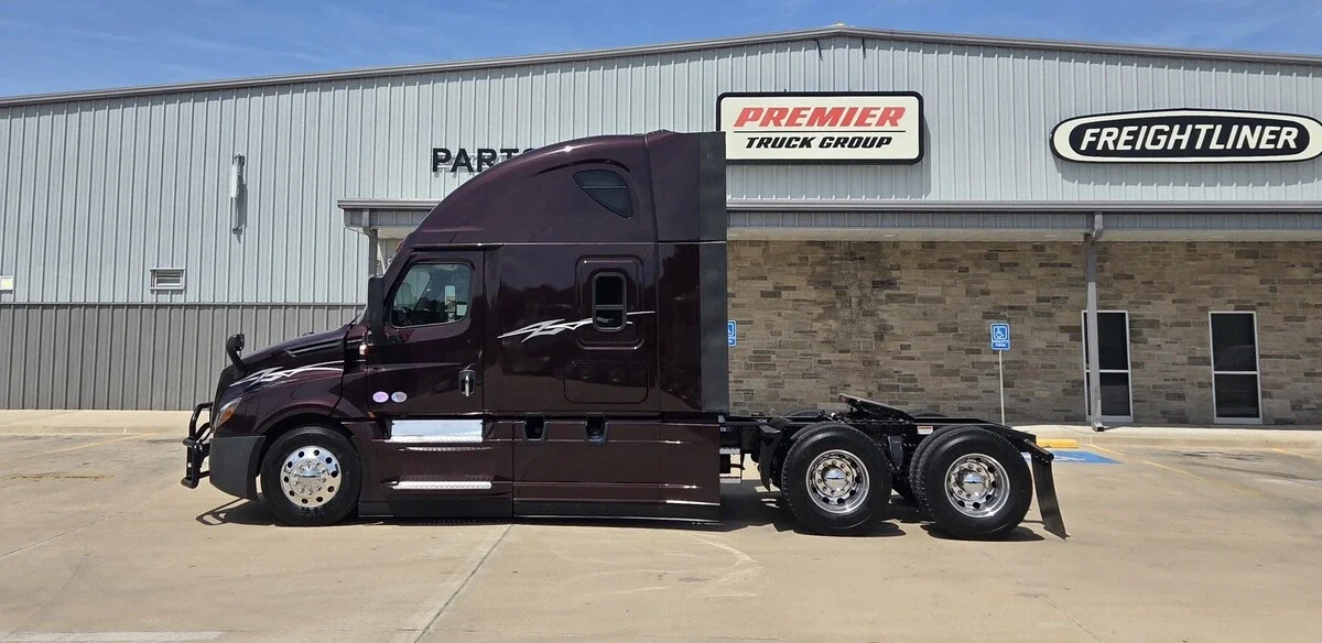 2025 Freightliner Cascadia — photo 8
