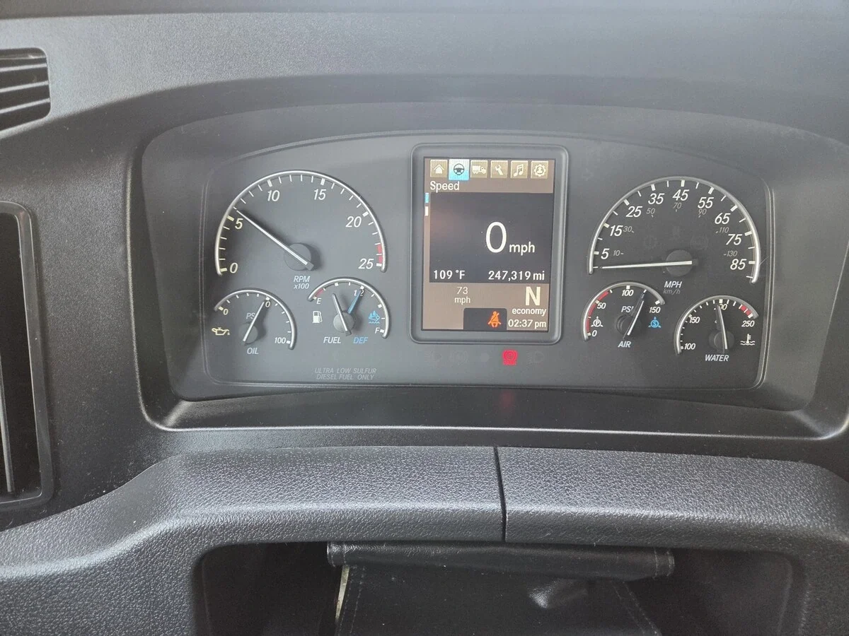 2025 Freightliner Cascadia — photo 9
