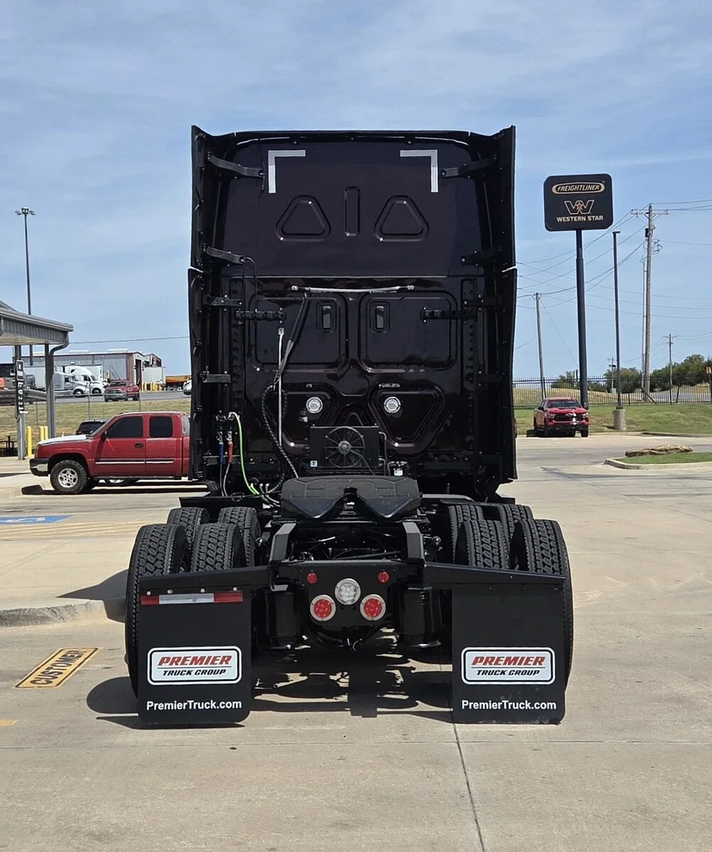 2025 Freightliner Cascadia — photo 6
