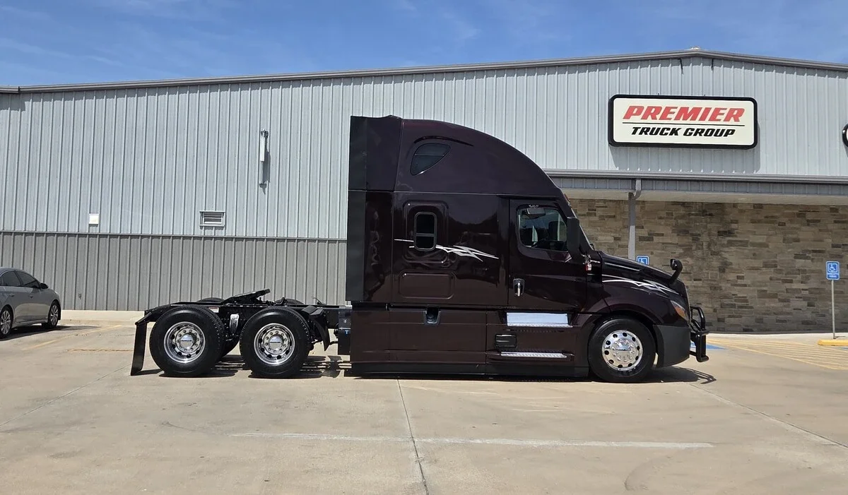 2025 Freightliner Cascadia — photo 4