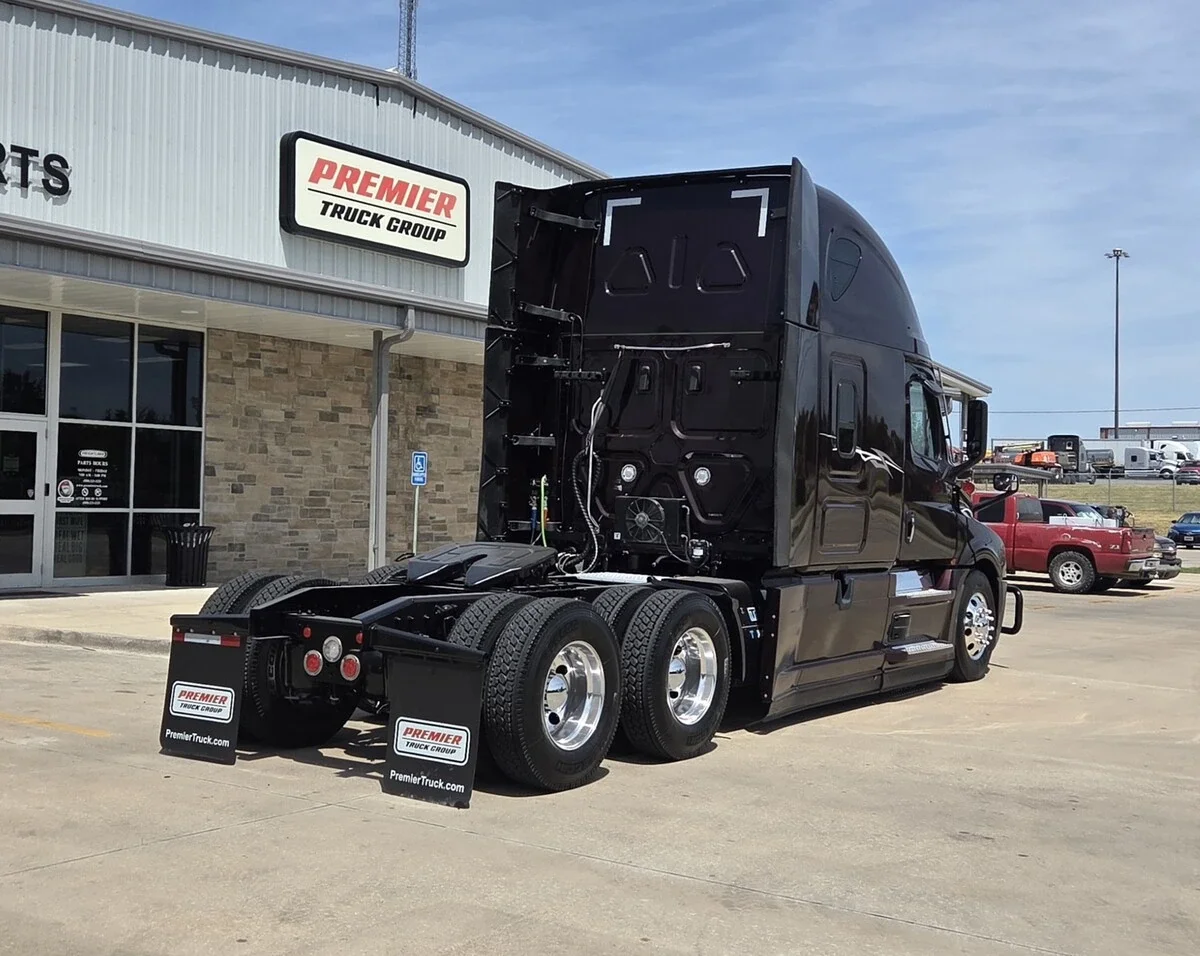 2025 Freightliner Cascadia — photo 5
