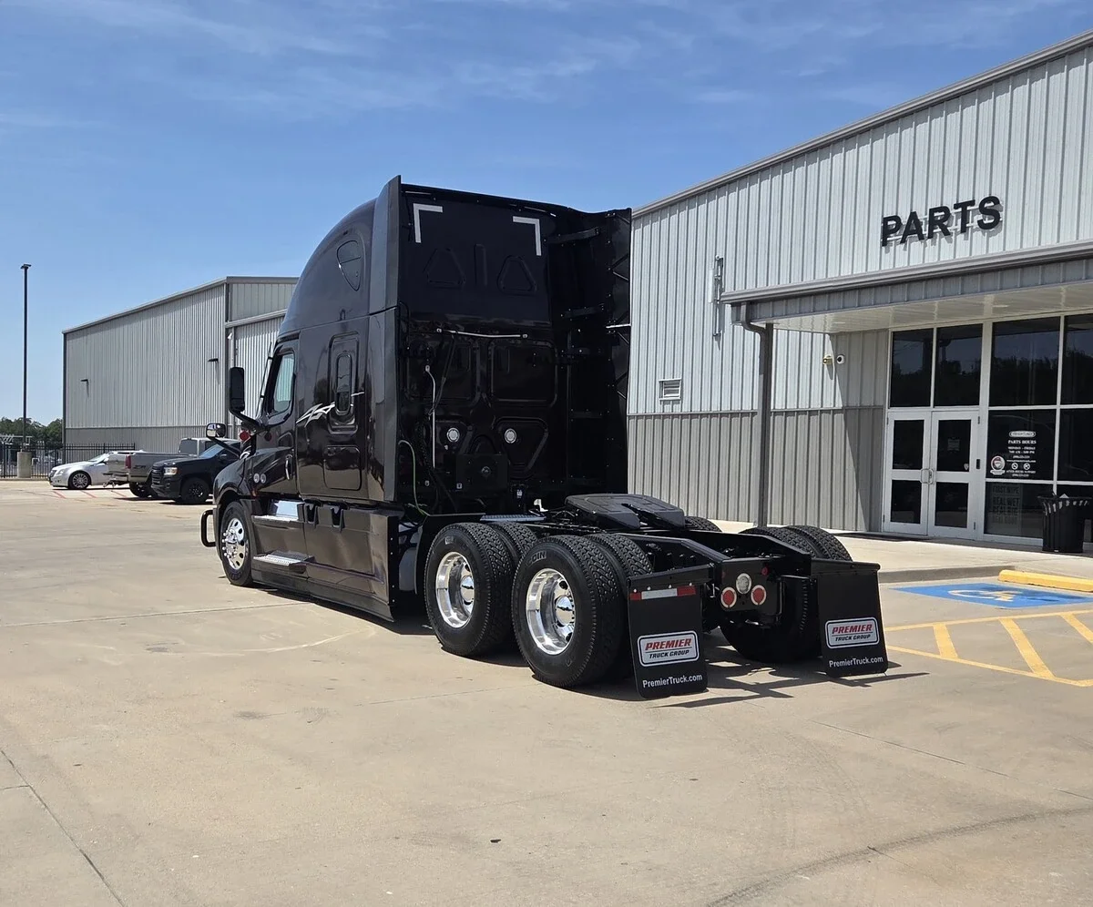 2025 Freightliner Cascadia — photo 7