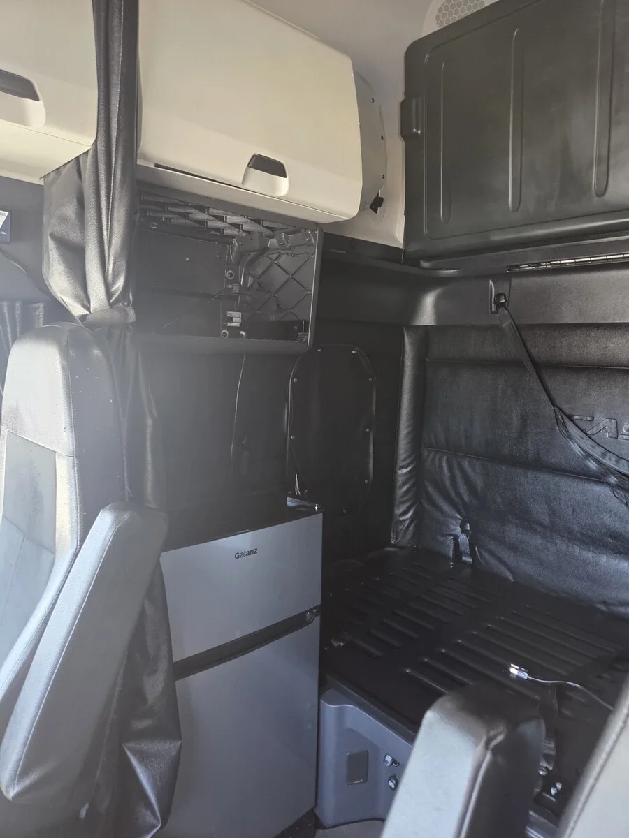 2025 Freightliner Cascadia — photo 11