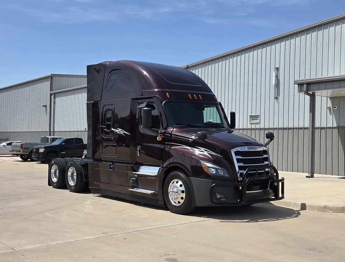 2025 Freightliner Cascadia — photo 3