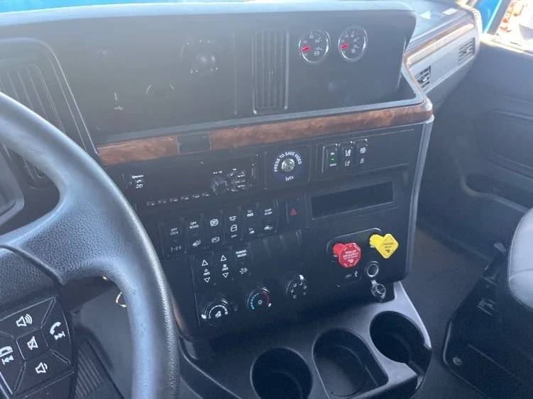 2020 International LT - image 10