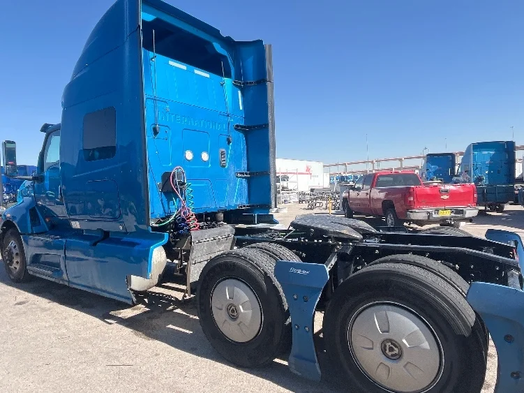 2020 International LT - image 5