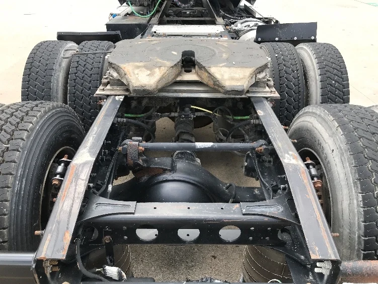 2018 International LT - image 6