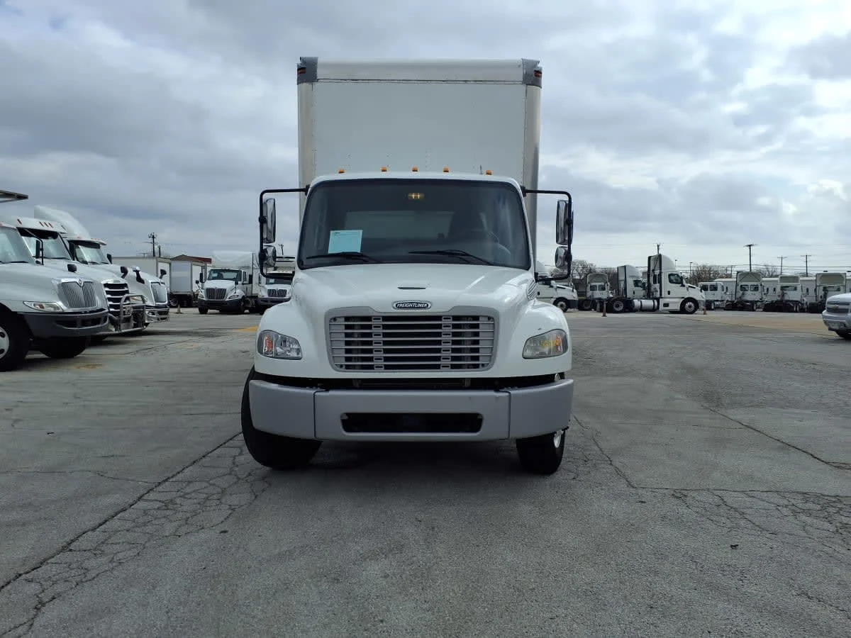 2019 Freightliner M2 106 in Fort Worth, TX — photo 2
