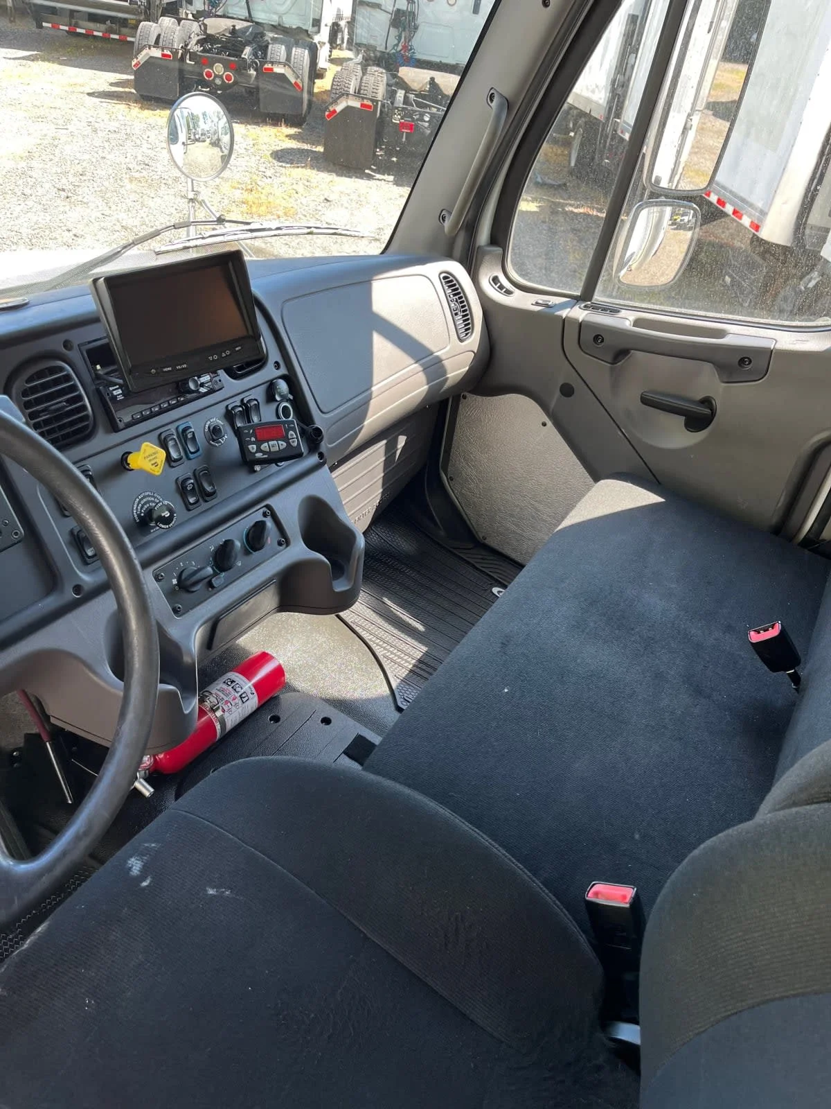 2018 Freightliner M2 106 in Ashland, VA — photo 8