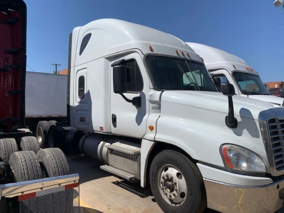 2019 Freightliner Cascadia - image 3