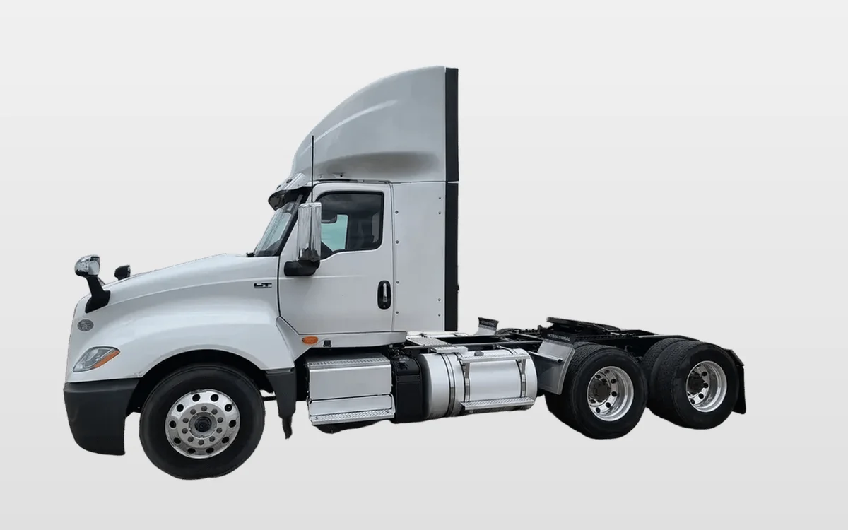 2018 International LT - image 1