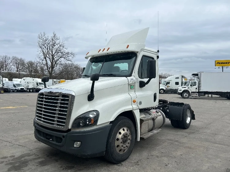 2020 Freightliner Cascadia in Indianapolis, IN — photo 3