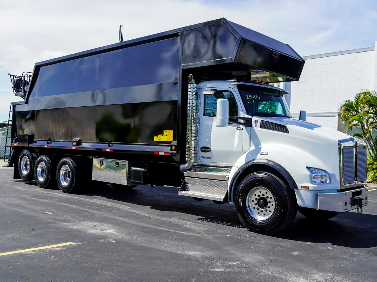 2025 Kenworth T880 — photo 2