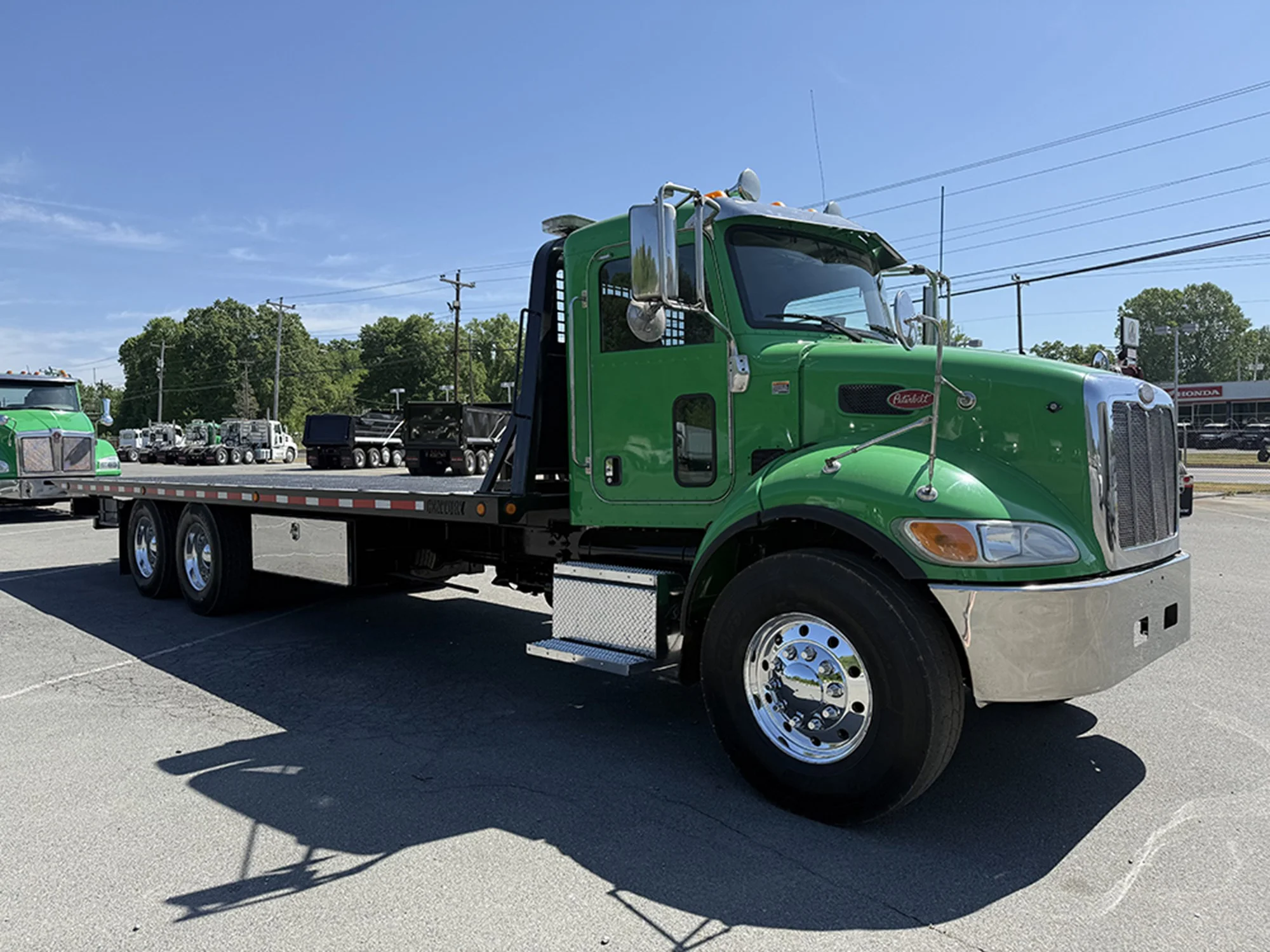 2018 Peterbilt 348 - image 2