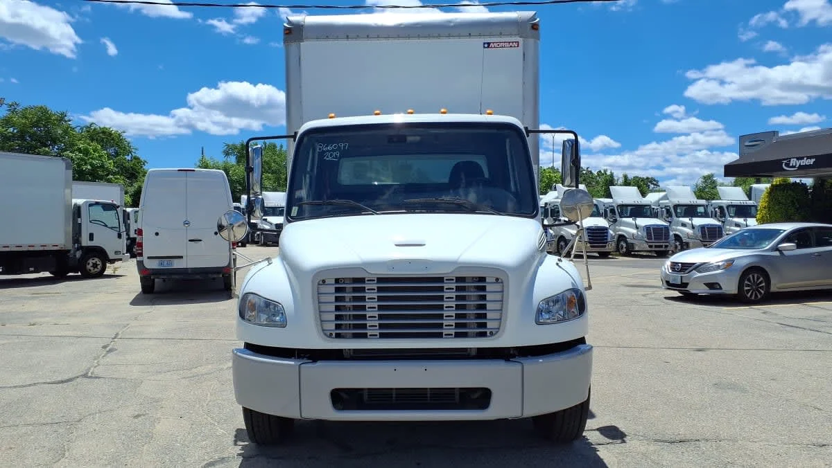 2019 Freightliner M2 106 in Warwick, RI — photo 2