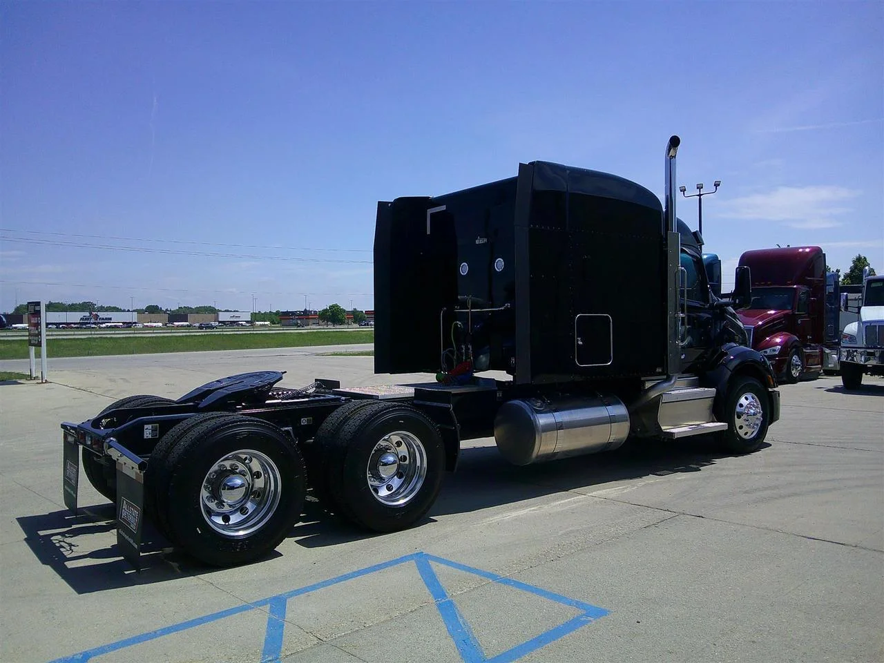 2027 Peterbilt 579 in Fargo, ND — photo 7