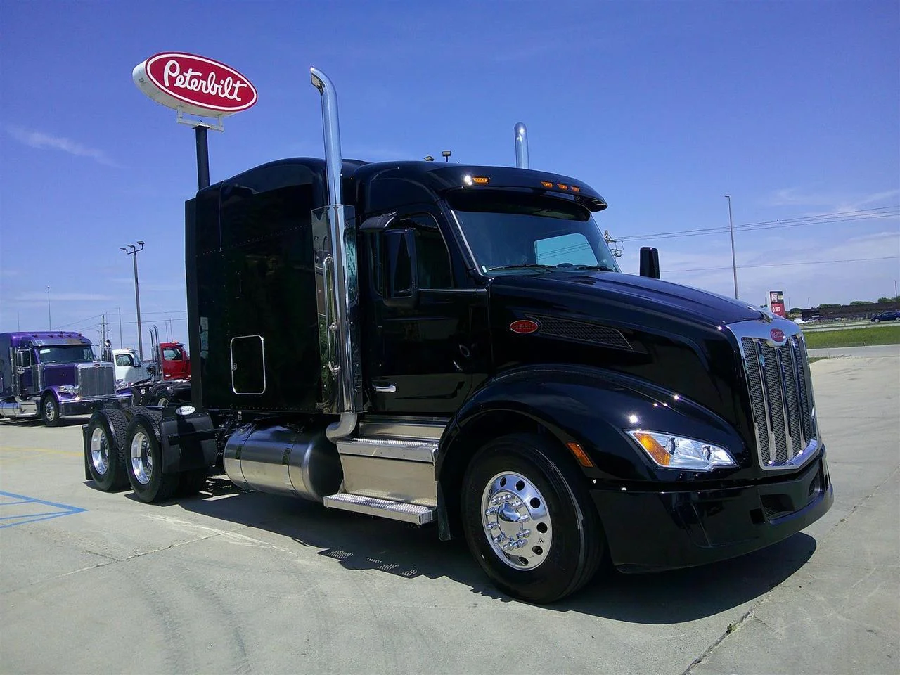 2027 Peterbilt 579 in Fargo, ND — photo 2