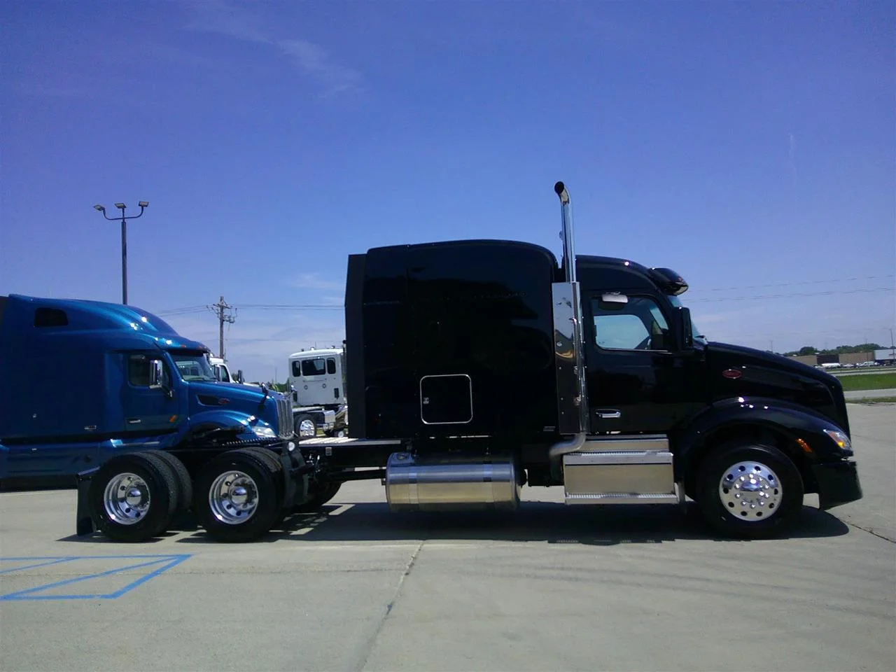2027 Peterbilt 579 in Fargo, ND — photo 4