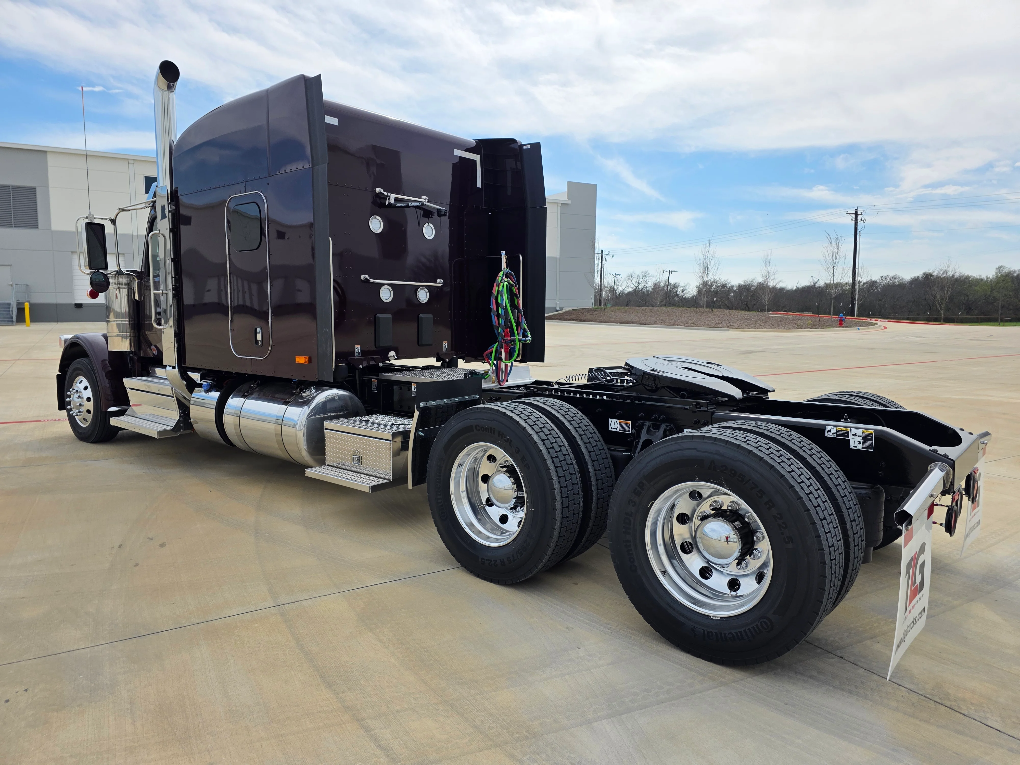 2027 Peterbilt 589 in Fort Smith, AR — photo 3