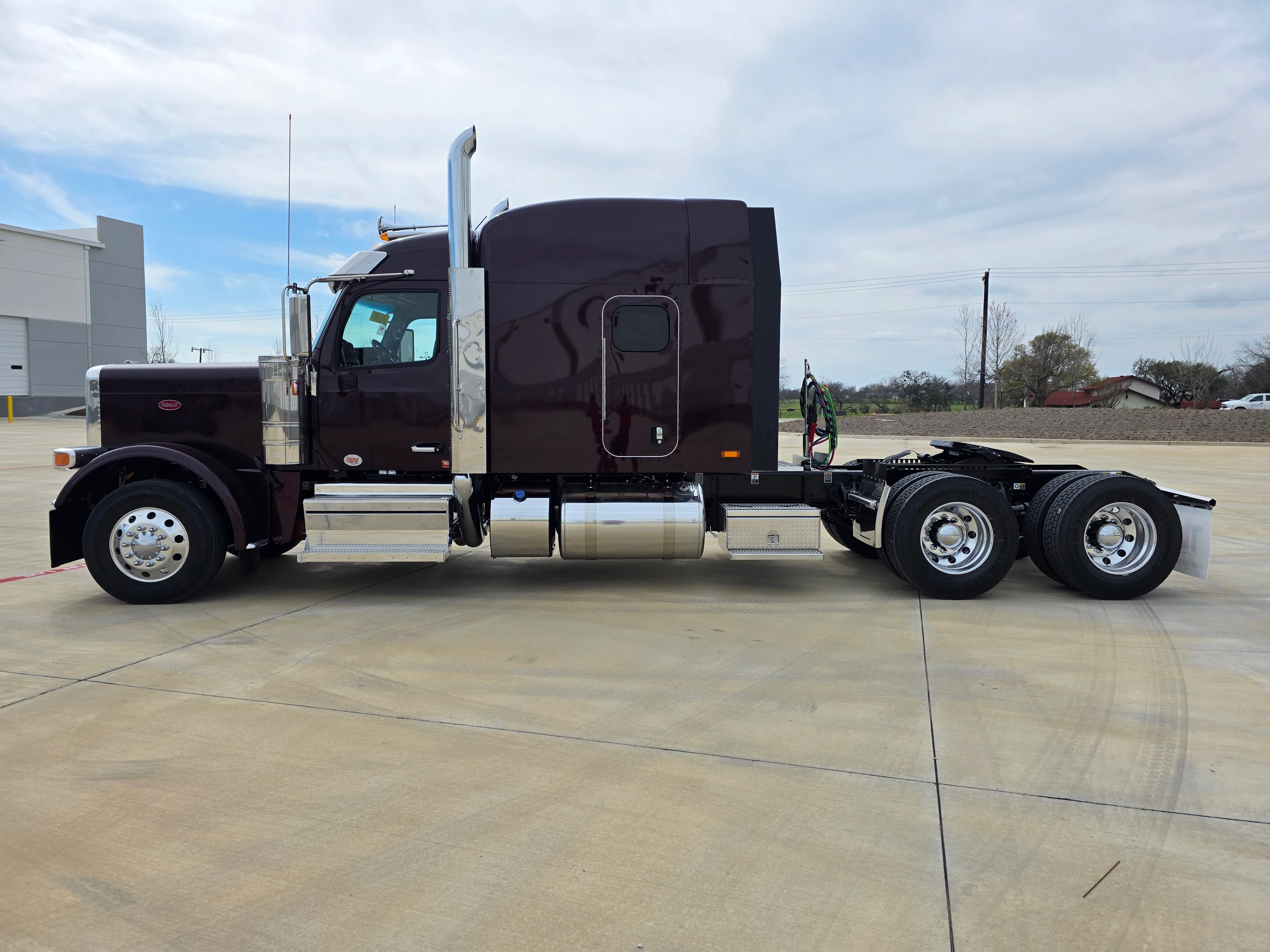 2027 Peterbilt 589 in Fort Smith, AR — photo 2