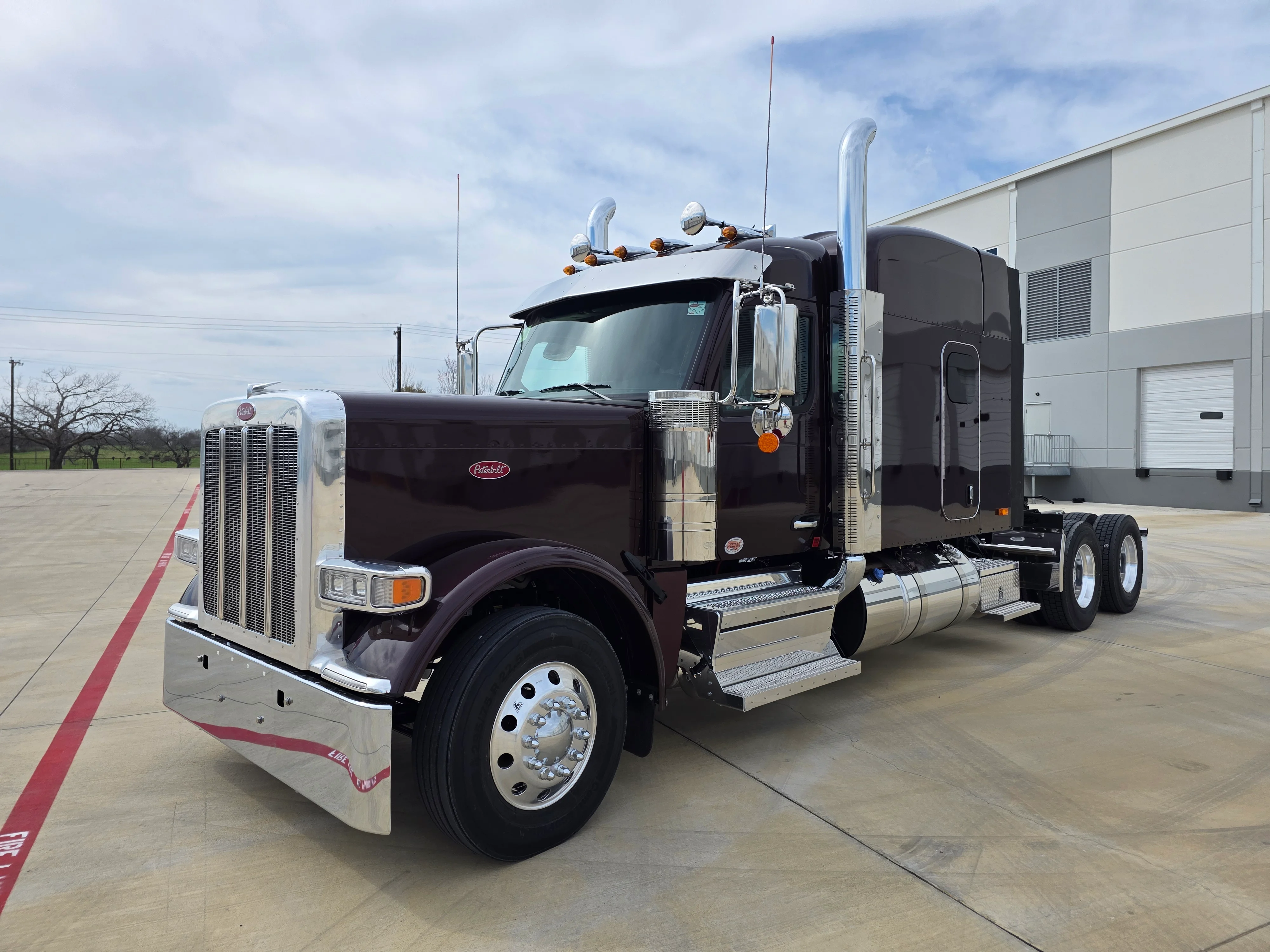 2027 Peterbilt 589 in Fort Smith, AR