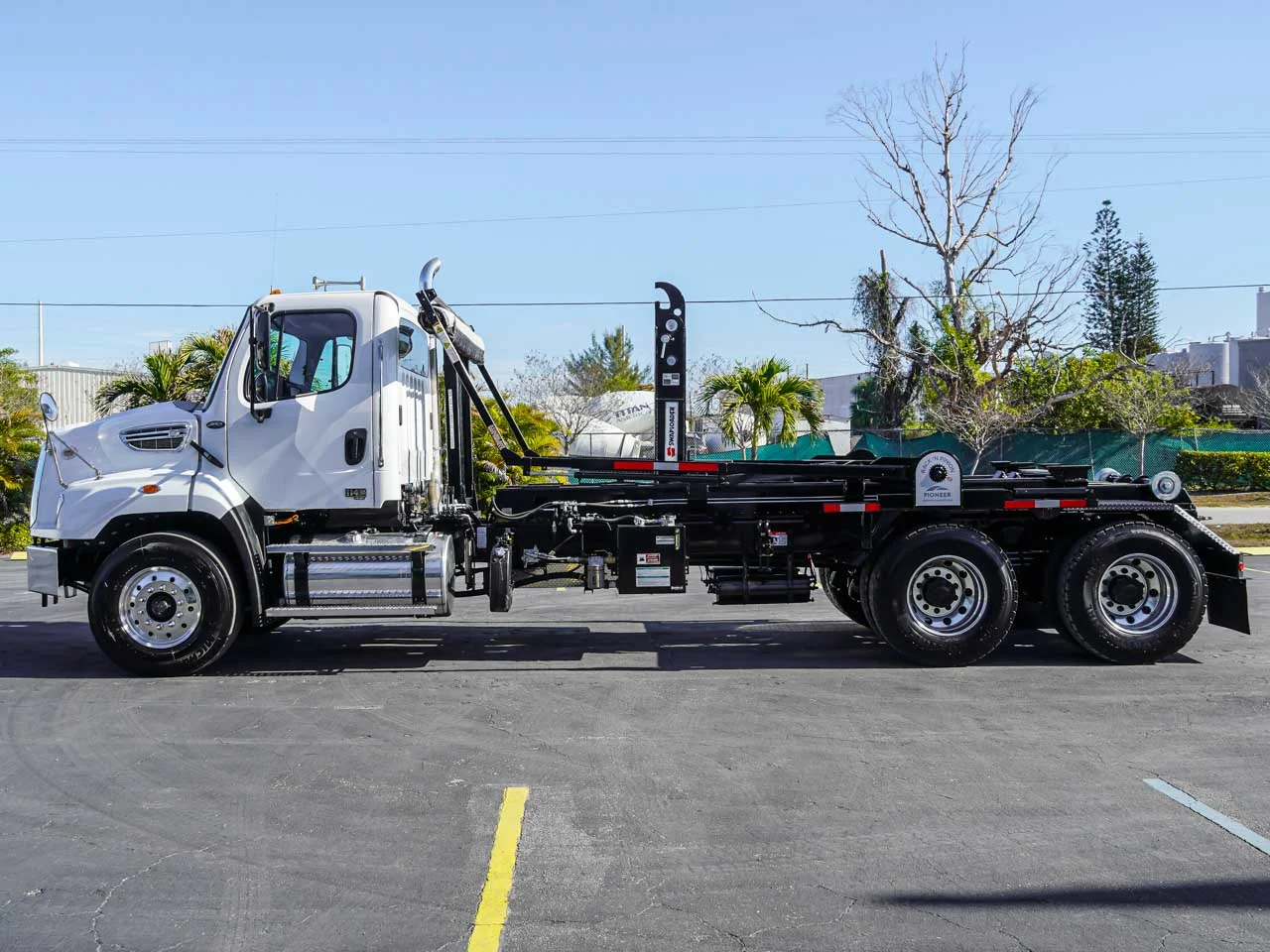 2025 Freightliner M2 106 — photo 6
