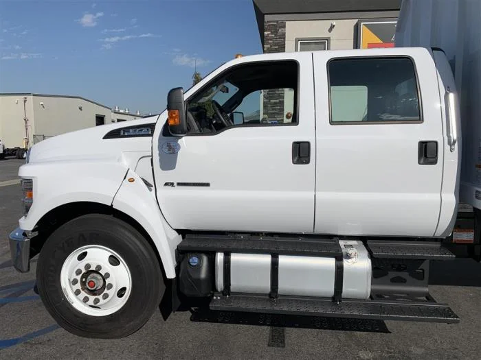 2027 Ford F-650 — photo 16