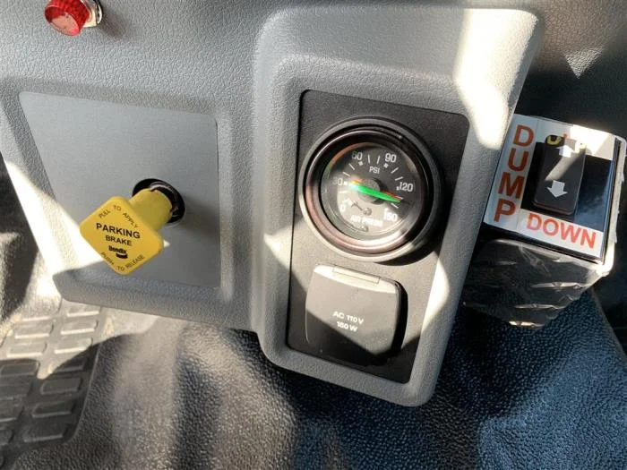 2027 Ford F-650 — photo 28