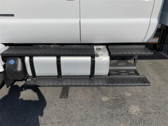 2027 Ford F-650 — photo 18