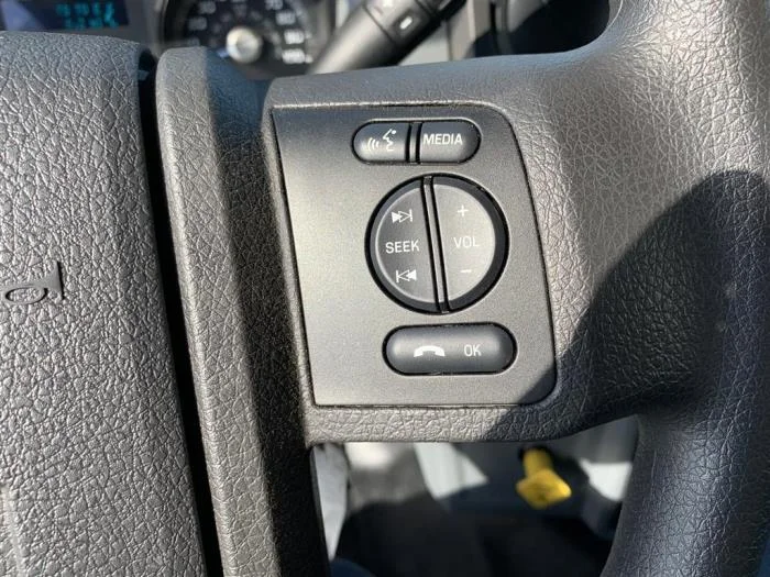 2027 Ford F-650 — photo 31