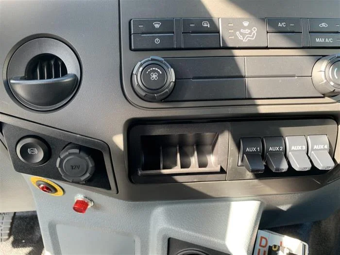2027 Ford F-650 — photo 27