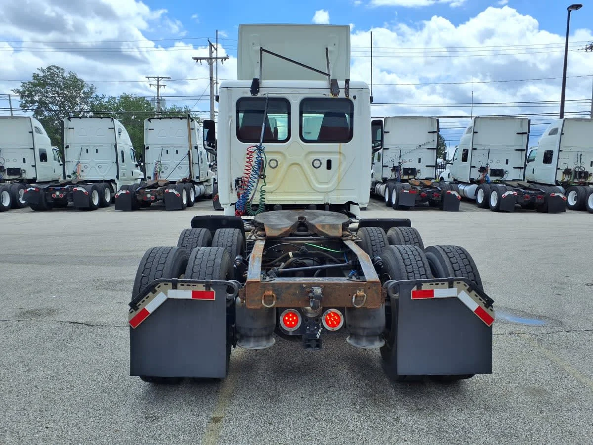 2019 Freightliner Cascadia in Cleveland, OH — photo 5