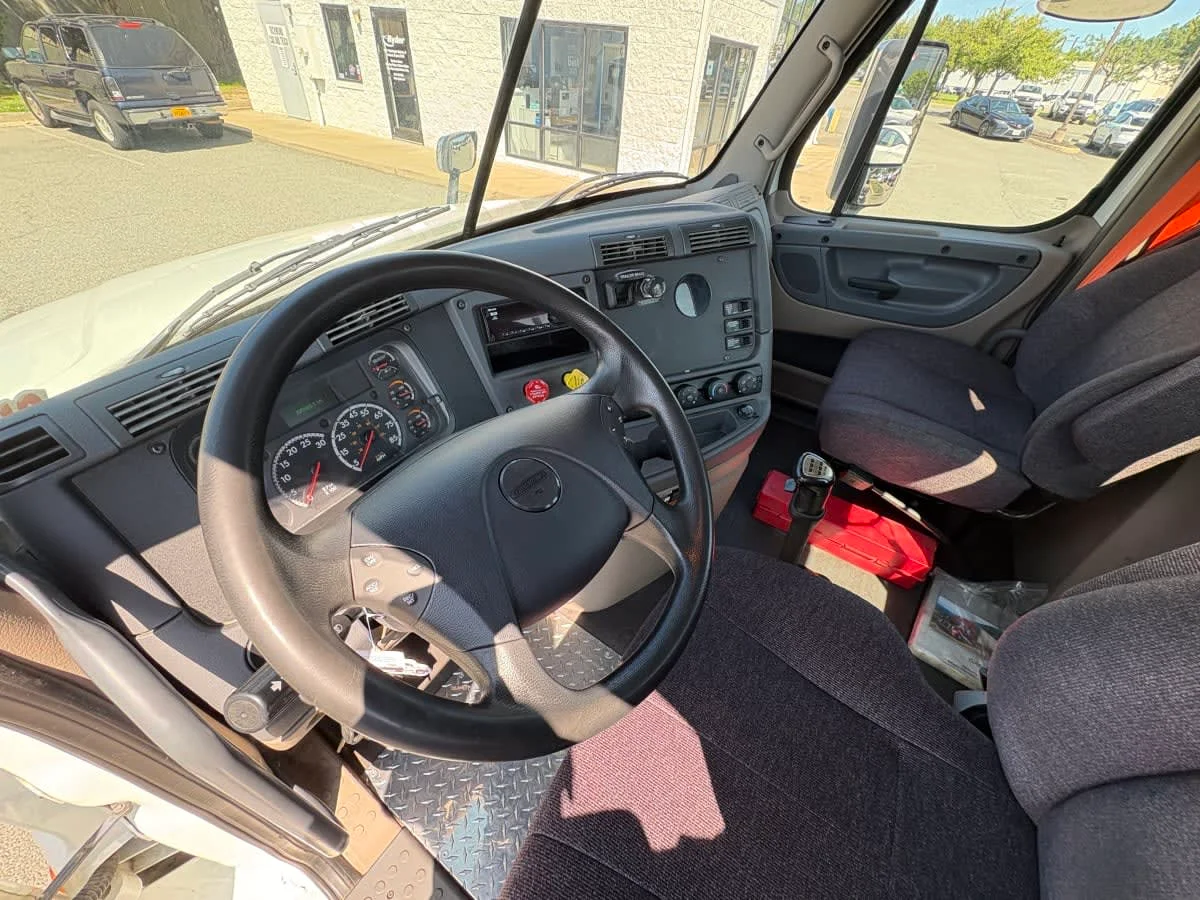 2019 Freightliner Cascadia in Ashland, VA — photo 7